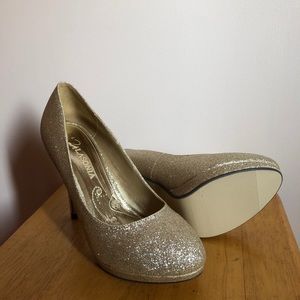 Sparkly Gold Glitter Platform Pumps